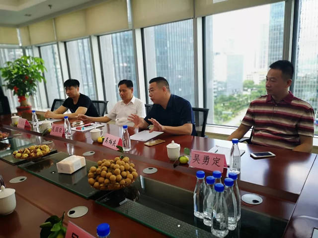 新加坡延陵吴氏总会会长吴佶财夫妇莅临蚁族网交流指导